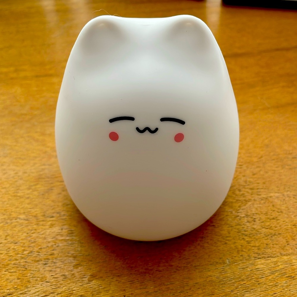 Color changing silicone cat lamp